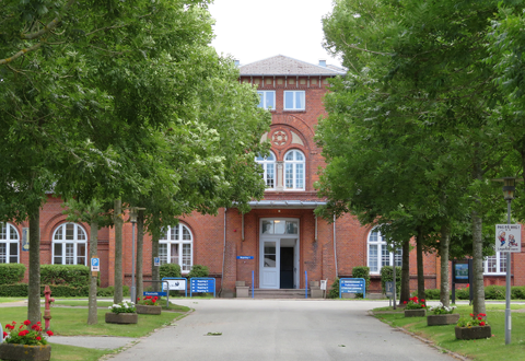 Vedsted-Hviding Station blev i 1923 til sindssygehospital og i 2015 til asylcenter. Området er udpeget til bevaringsværdigt kulturmiljø. Foto: Charlotte Lindhardt.